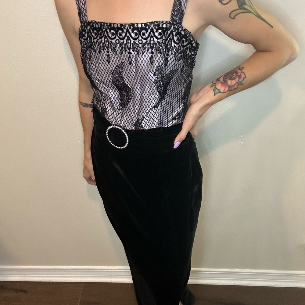 Vintage caché Elegant Black Velvet Skirt